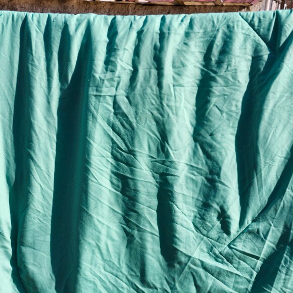 King/queen size comforter with matching pillow shams and bedskirt - Picture 13 of 15